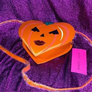Betsey Johnson Jack-o-lantern crossbody purse 🎃🖤👻